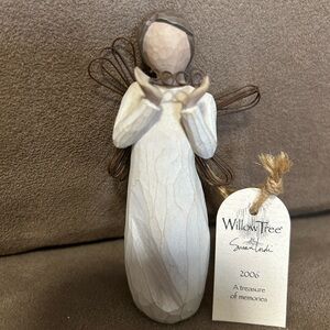 Willow Tree  ‘2006’ Angel figurine*Cream and Brown Angel Sculpture*4.25” tall